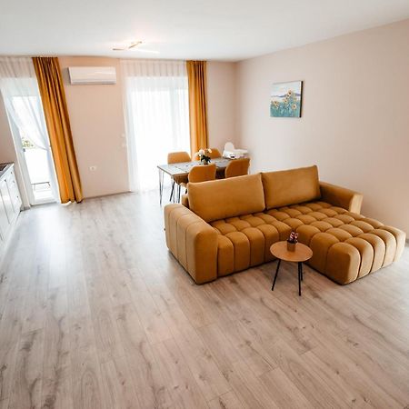 Sunrise View Apartment Орадя Экстерьер фото